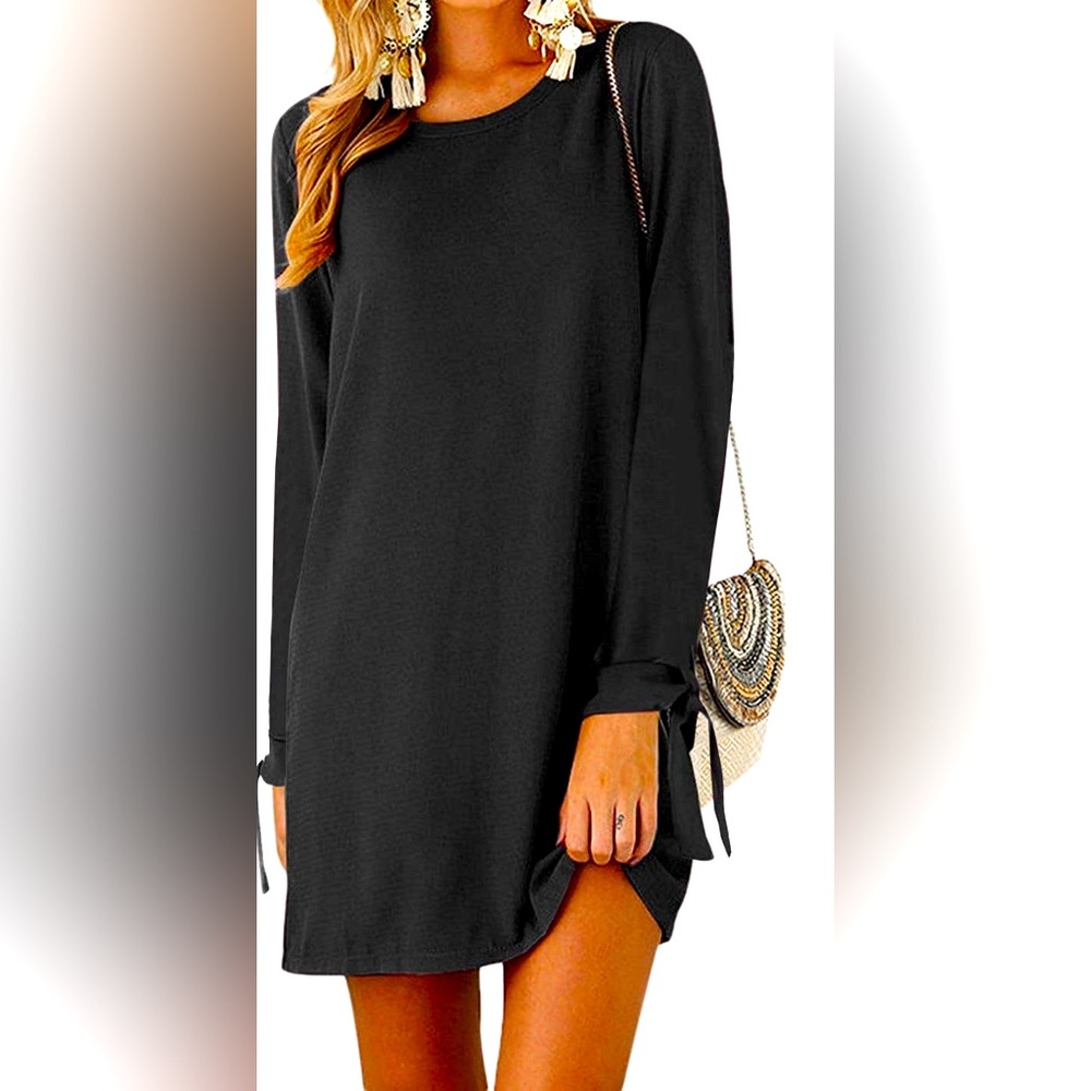 Beautiful black mid length dress either ties on the cuff. easy care/pack